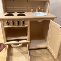 木製おままごとキッチンの画像