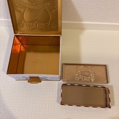 お菓子の缶の画像