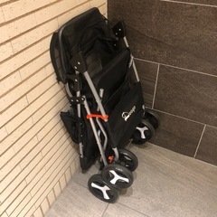 ペットカート ベビーカー バギー 犬猫兼用 多頭 折りたたみ 4輪 ストッパー付き 通気性 小物収納 手洗い可能 軽量 セパレート 犬用カート 対面式 ペット用品収納　Doogoの画像