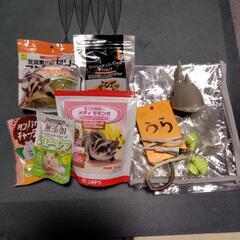 モモンガ飼育のカゴとエサなどの画像