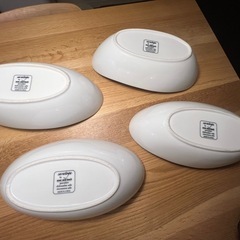スタイリッシュな白磁カレー皿 4枚セットの画像