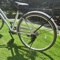 4日、7日、8日対応できる方限定価格‼️26インチ　低下約35000円 美品　自転車 ホワイト 数回使用のみの画像