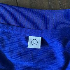 ユニクロ ノースリーブ Tシャツ 青の画像