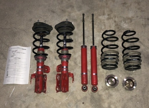 ZVW30プリウス　車高調　tanabe