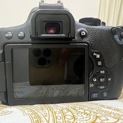 Canon EOS Kiss X8i デジタル一眼レフ ダブルズームレンズキットの画像