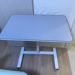 昇降デスクの画像