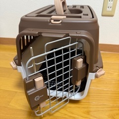 美品 ペットキャリー 天窓付きの画像