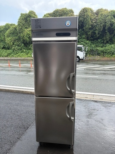 ■中古品 フクシマ業務用冷凍庫 URN-062FM6 2017年 100V 391L 600ｘ650ｘ1900ｍｍ 動作問題なし 縦型 ２枚扉■