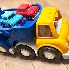 車のおもちゃの画像