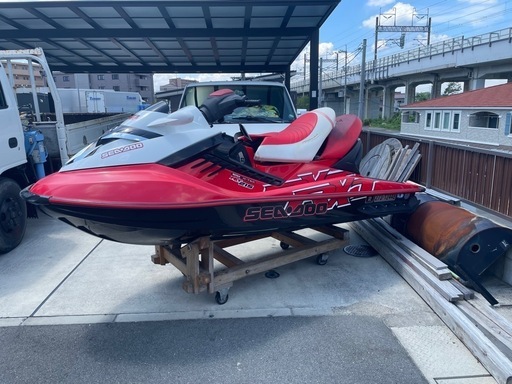 シードゥーの3人乗りジェット