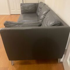 IKEA 本革黒ソファ　３人がけの画像