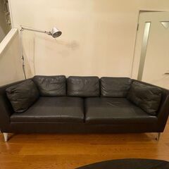 IKEA 本革黒ソファ　３人がけの画像