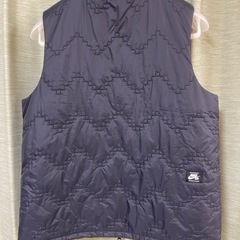 NIKE ナイキ　SB ダウンベスト　サイズL ブラック 中綿 中綿ベスト ベスト　黒 中綿入り　薄手の画像