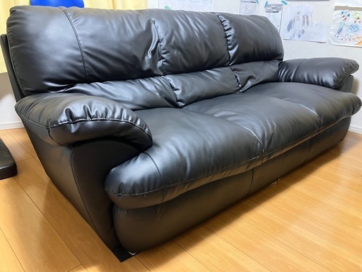 3人掛け合皮黒ソファ（ニトリ）