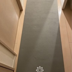 ヨガマット　　グレー　
ケース付きの画像