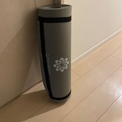 ヨガマット　　グレー　
ケース付きの画像