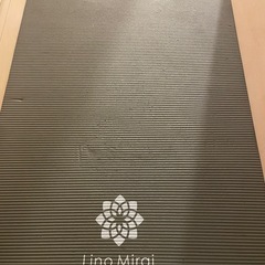 ヨガマット　　グレー　
ケース付きの画像