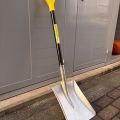 【2500円相当】丈夫な雪かきスコップ、シャベル（新品）の画像