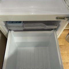 三菱冷蔵庫MR-P15EG-W形の画像