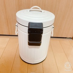 ニトリペダル付きゴミ箱の画像