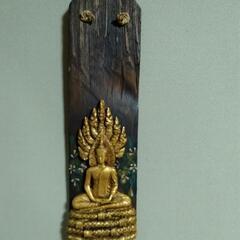 タイ仏教美術·ブッダ像　金属レリーフ木製台付き　壁掛け用　アジアン雑貨の画像