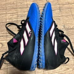 adidasサッカートレーニングシューズ22cmの画像