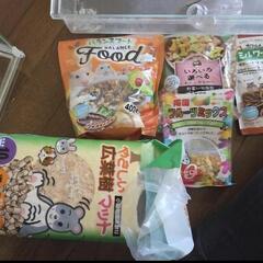 ハムスターケージ(餌あり)の画像