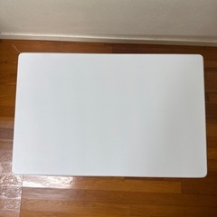 折りたたみテーブルの画像