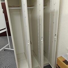 更衣ロッカー（3人用）網棚・カギ付きの画像