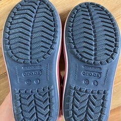 クロックス crocs【キッズ サンダル14cm】ネイビーｘレッド　の画像