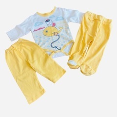 新生児　セットアップセット　秋〜冬服　足付きの画像