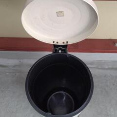 20250903003　家具　ゴミ箱の画像