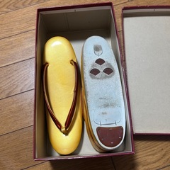ゴールド 合成樹脂 和装草履の画像