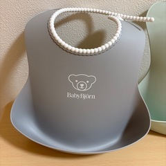 ベビービョルン　食事スタイ　グレー　グリーン　2つセット　子供　エプロン　離乳食の画像