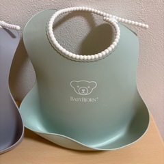 ベビービョルン　食事スタイ　グレー　グリーン　2つセット　子供　エプロン　離乳食の画像