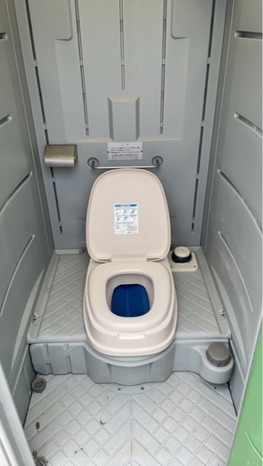 仮設トイレ　中古清掃済み　簡易洋式　小便器セット