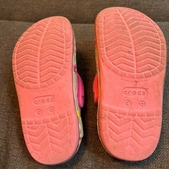 クロックス　子供用サンダルの画像