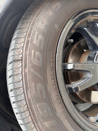 30 プリウス　純正ホイールタイヤセット　4本　195/65R15 フロントタイヤ　タイヤ年式2024年　リア2023年