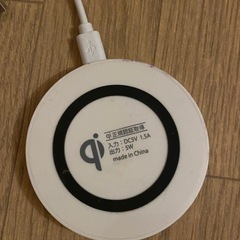ワイヤレス充電器 2個セット＋プラグ 変換アダプター EUタイプ　USBポート　ライトニングケーブルの画像