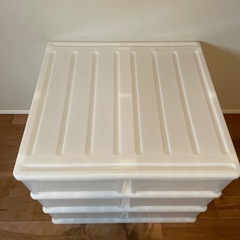 透明プラスチック衣装ケースの画像