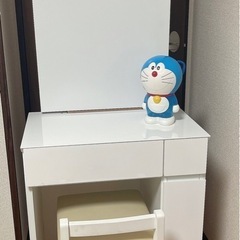 ニトリ化粧台、椅子付きの画像