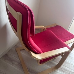 IKEAパーソナルチェア　ポエング オットマン付きの画像