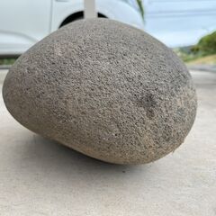 自然石、約32.4kg、長さ42cm、幅24cm、高さ21cm、変形だ円形の画像