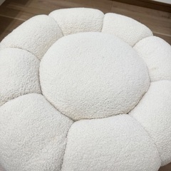 VeroMan もふもふの触感 ラムボア×木材 円柱型オットマンの画像
