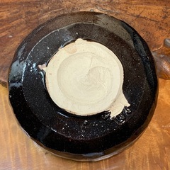 【黒楽茶碗 窯印有 在銘】馬盥茶碗 茶碗 作家物 茶道具 楽茶碗 骨董 古道具 アンティーク 同梱相談可 古玩 茶器 煎茶道具 懐石道具 華道具の画像