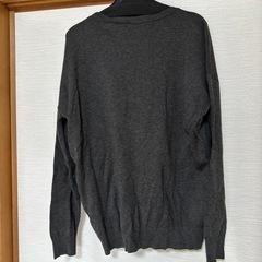ニット セーター トップス 星柄 濃いグレー ブラックの画像
