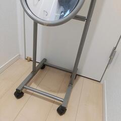 キャスター付き 全身鏡 の画像