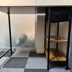 引き出しつくデスク　の画像