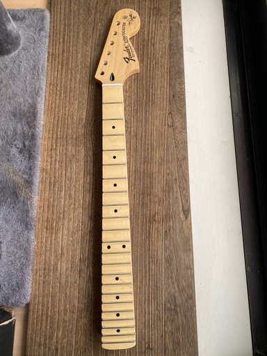 スキャロップド加工のギターネック