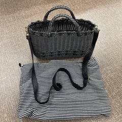 ブラックカゴショルダーバッグの画像